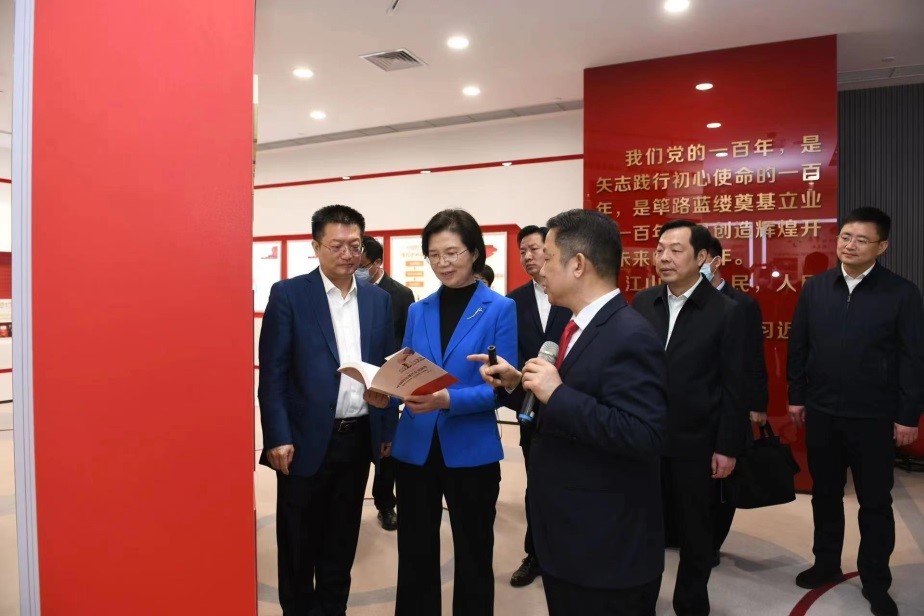 江蘇省委常委、組織部部長沈瑩調(diào)研紅豆2